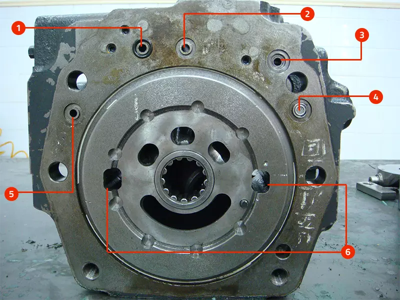 komatsu-excavator-kawasaki-pump-oil-port-at-the-rear-pump-side-of-the-middle-pump-body.webp